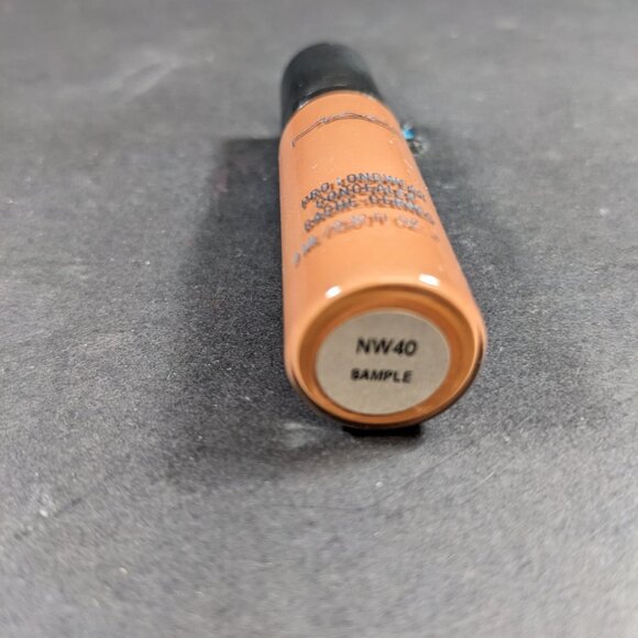 MAC Pro Longwear Concealer NW40 - Picture 2 of 2
